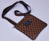 2010年秋冬新作　Louis Vuitton 激安　ルイヴィトン 新品　ダミエ バッグ　ブルックリン ショルダーバッグ　メンズ　N41100