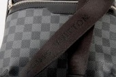 Louis Vuitton 激安 ルイヴィトン 新品 ダミエ・グラフィット　ショルダーバッグ　トマス　N58028