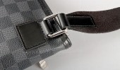 Louis Vuitton 激安 ルイヴィトン 新品 ダミエ・グラフィット　ショルダーバッグ　トマス　N58028