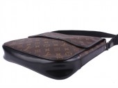09秋冬新作 Louis Vuitton 激安 ルイヴィトン 財布 新作 人気 新品 通販＆送料込　ショルダーバッグ『バスPM』（モノグラム）マカサー バス PM 斜めがけショルダーバッグ セレブ愛用 雑誌掲載商品 M56717