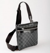 Louis Vuitton 激安 ルイヴィトン 新品 ダミエ・グラフィット　ショルダーバッグ　トマス　N58028