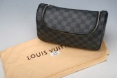 2009年 新作 Louis Vuitton 激安 ルイヴィトン 財布 新作 人気 新品 通販＆送料込 ダミエ グラフィット トワレ・ポーチ 小物入れ N47625