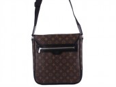 09秋冬新作 Louis Vuitton 激安 ルイヴィトン 財布 新作 人気 新品 通販＆送料込　ショルダーバッグ『バスPM』（モノグラム）マカサー バス PM 斜めがけショルダーバッグ セレブ愛用 雑誌掲載商品 M56717