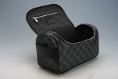 2009年 新作 Louis Vuitton 激安 ルイヴィトン 財布 新作 人気 新品 通販＆送料込 ダミエ グラフィット トワレ・ポーチ 小物入れ N47625