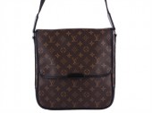 09秋冬新作 Louis Vuitton 激安 ルイヴィトン 財布 新作 人気 新品 通販＆送料込　ショルダーバッグ『バスPM』（モノグラム）マカサー バス PM 斜めがけショルダーバッグ セレブ愛用 雑誌掲載商品 M56717