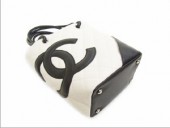 CHANEL シャネル 新作＆送料込　カンボン A25166Yショルダーバッグ ホワイト×ブラック