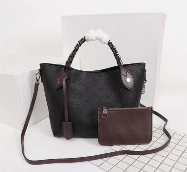 ルイヴィトン 人気 LOUISVUITTON モノグラム　通販 ＆送料込 M95938