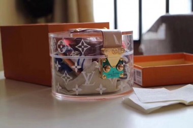 ルイヴィトン 人気 LOUISVUITTON モノグラム　通販 ＆送料込 LV097