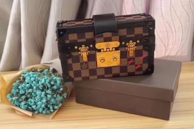 ルイヴィトン箱 最新作 ショルダーバッグ M94219