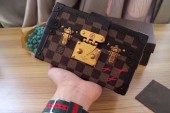 ルイヴィトン箱 最新作 ショルダーバッグ M94219
