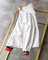 モンクレール 新作 新品同様超美品 通販＆送料 MC014