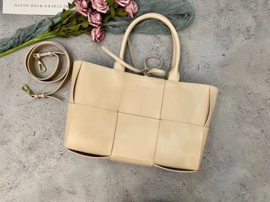 ボッテガ ヴェネタ 新作＆送料込 財布 BV6001