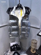モンクレール ダウンベスト 新作 新品同様超美品 通販＆送料 MC098