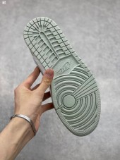 ナイキ 新作 本革 NIKE 靴 Air jordan 1 retro seafaom 通販＆送料込 NK011