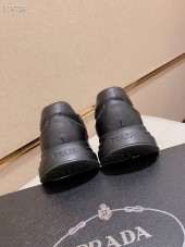 プラダ カジュアルシューズ 新作 本革 新品同様超美品 通販＆送料込 運動靴 男性用 PRA063