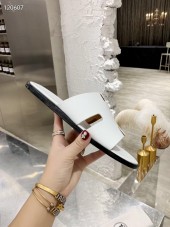 Hermes カジュアルシューズ 新作 本革 新品同様超美品 通販＆送料込 運動靴 男性用 her054