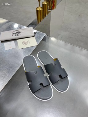 Hermes カジュアルシューズ 新作 本革 新品同様超美品 通販＆送料込 運動靴 男性用 her036