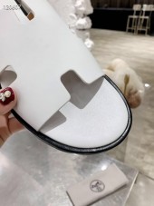 Hermes カジュアルシューズ 新作 本革 新品同様超美品 通販＆送料込 運動靴 男性用 her054