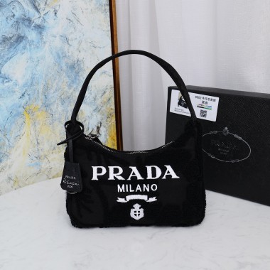 プラダ  バッグ 人気 新作＆送料込 新入荷 PR8802